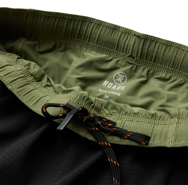 Black Bommer 7" Short