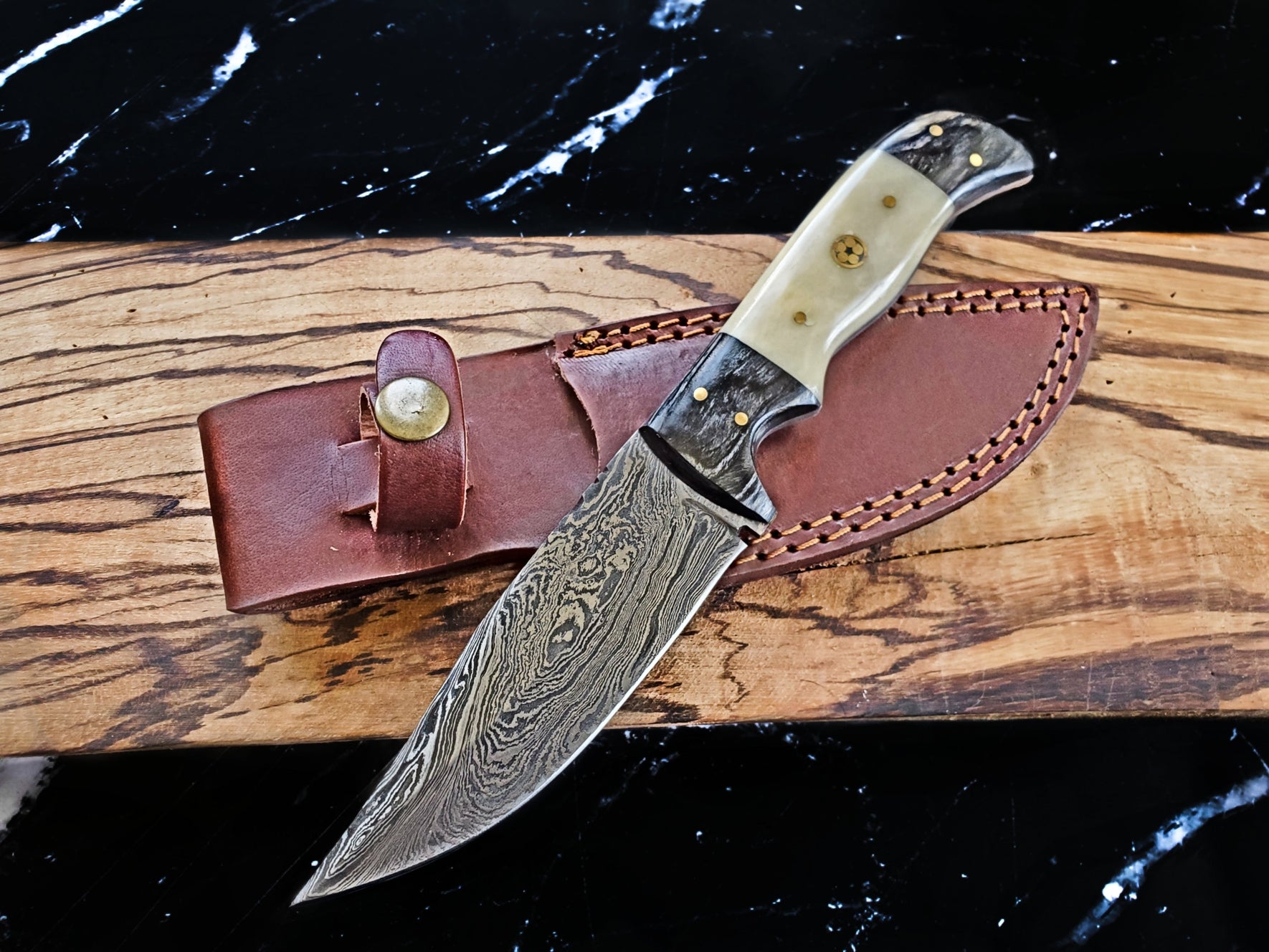 Damascus Steel Hunting Knife