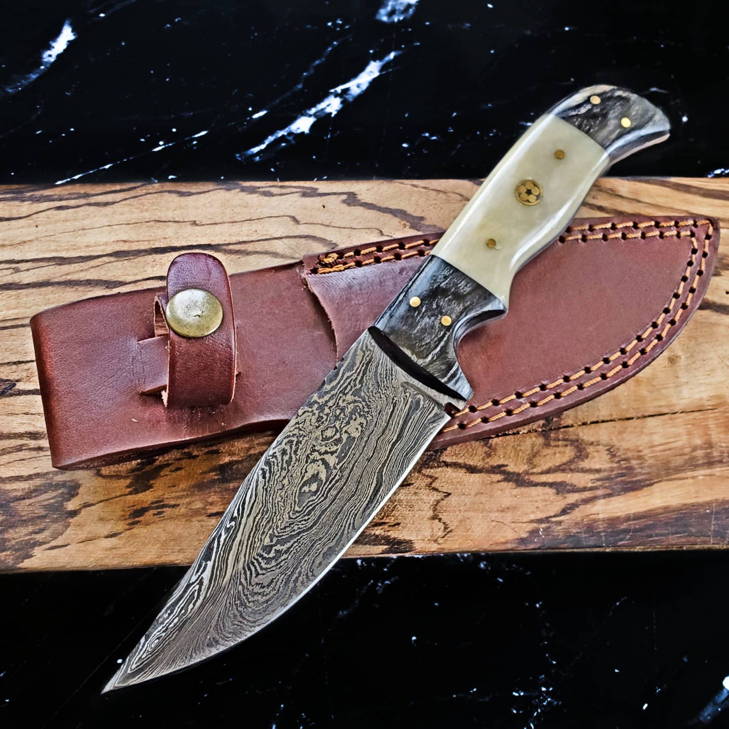Damascus Steel Hunting Knife